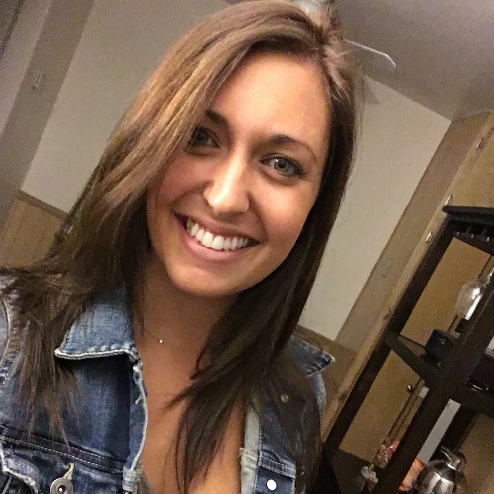 Meet your Posher, Alessandra